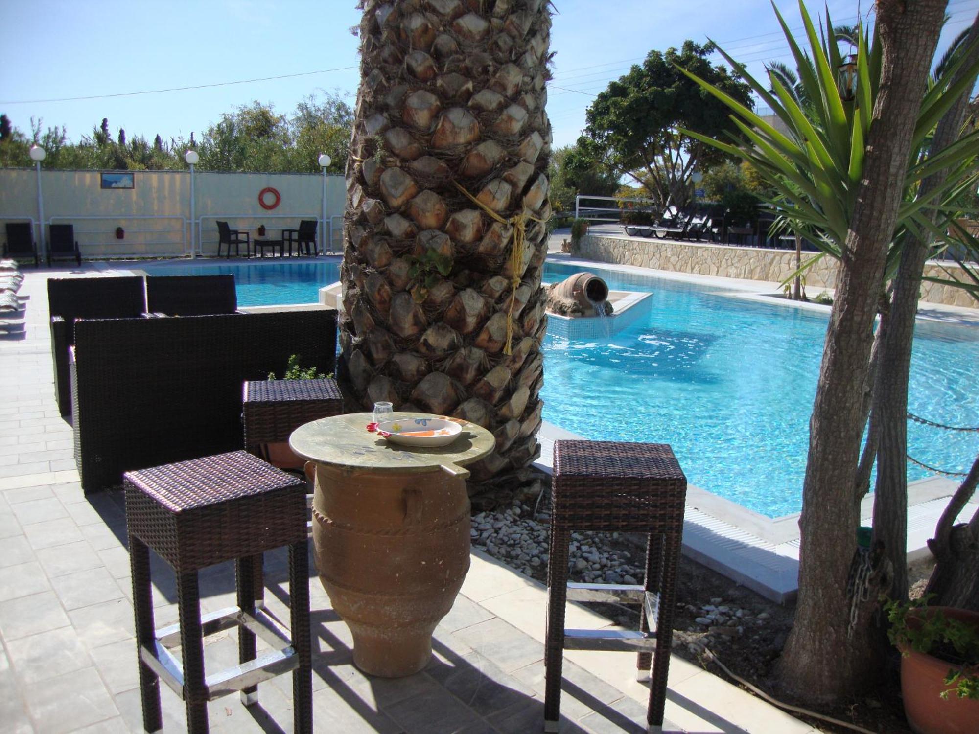 Meraki Apartments And Studios Tolón Esterno foto